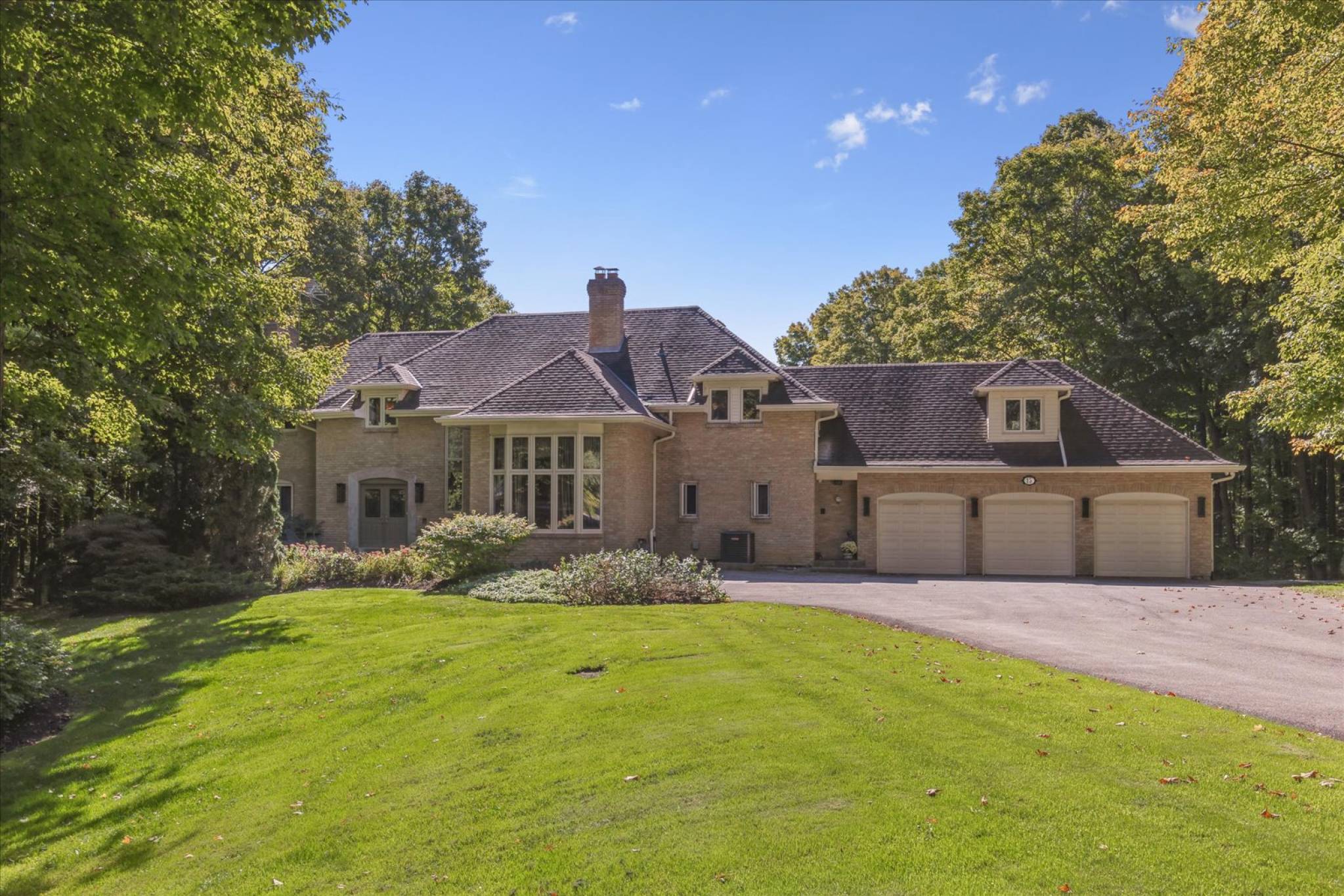 15 Skyridge Crt, Stouffville - Approx 7,000 Sq/ft Total Living Space on 5 Acres