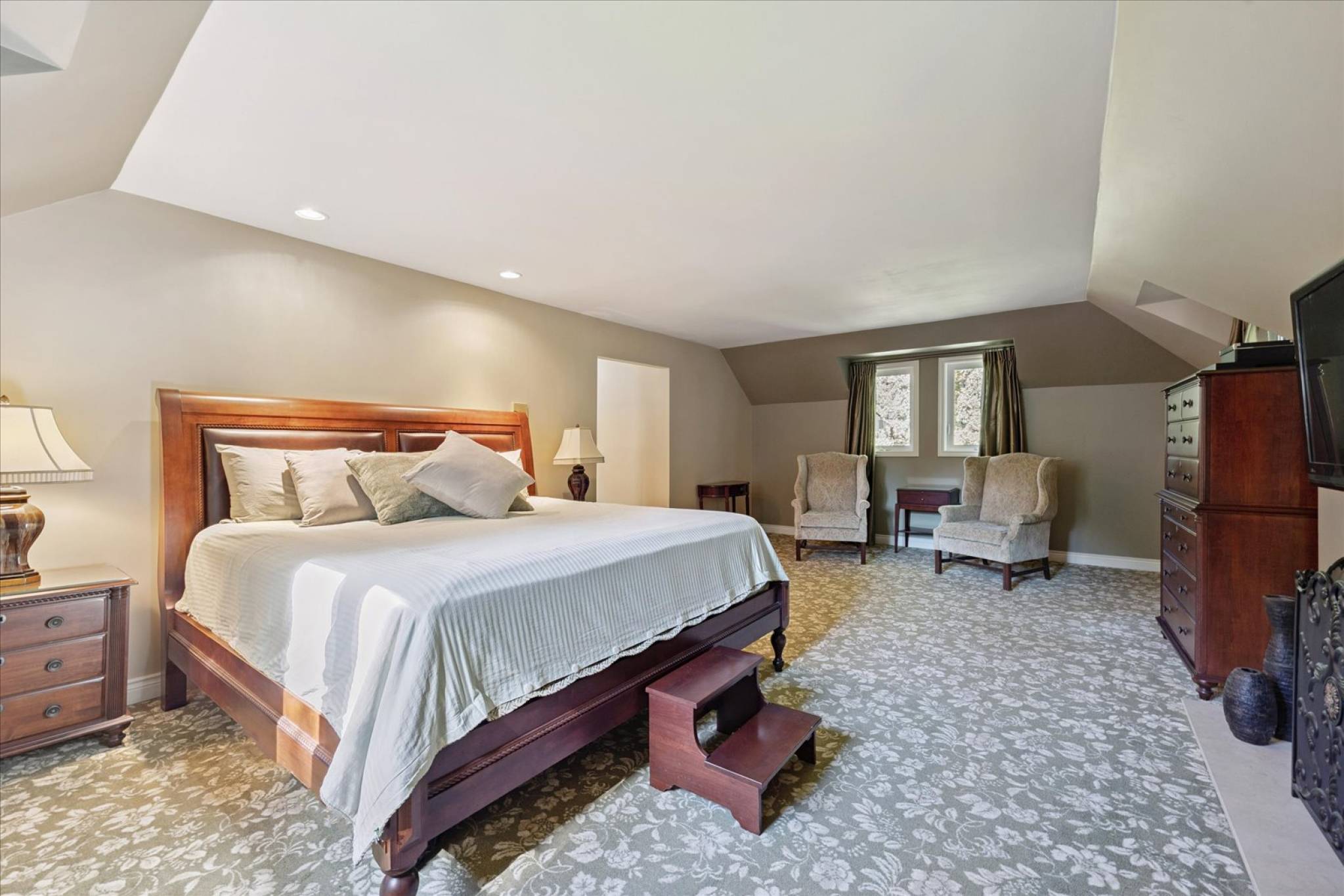 15 Skyridge Crt, Stouffville - Approx 7,000 Sq/ft Total Living Space on 5 Acres