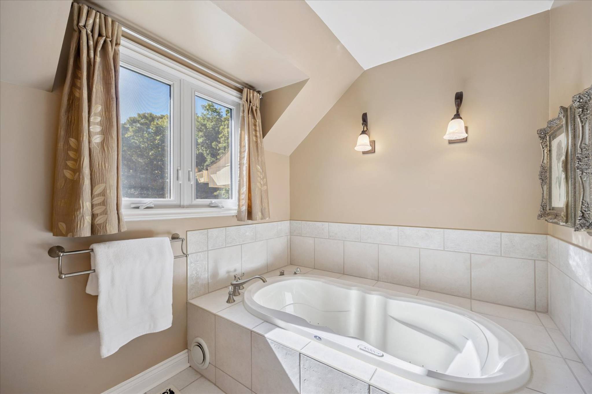 15 Skyridge Crt, Stouffville - Approx 7,000 Sq/ft Total Living Space on 5 Acres
