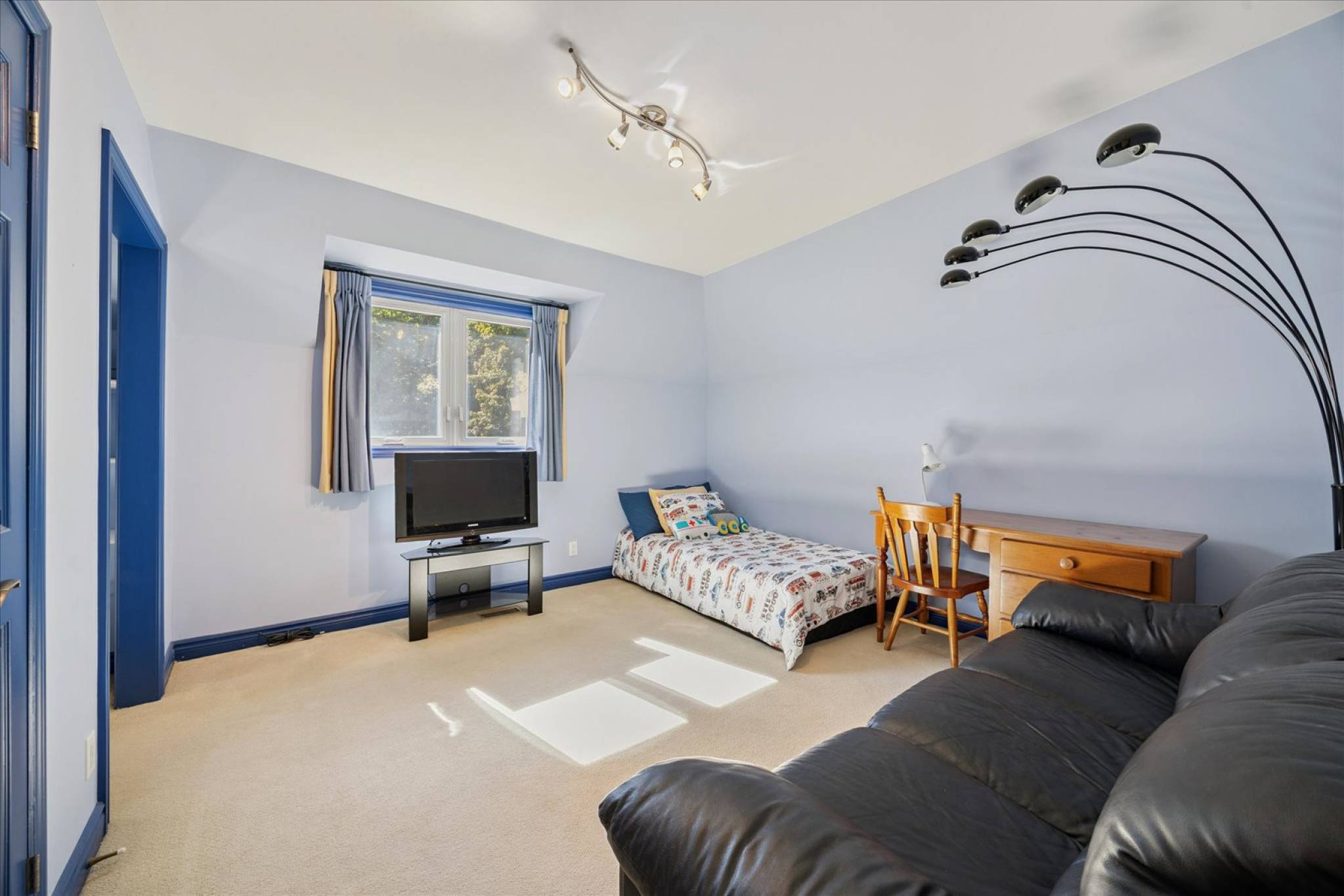 15 Skyridge Crt, Stouffville - Approx 7,000 Sq/ft Total Living Space on 5 Acres