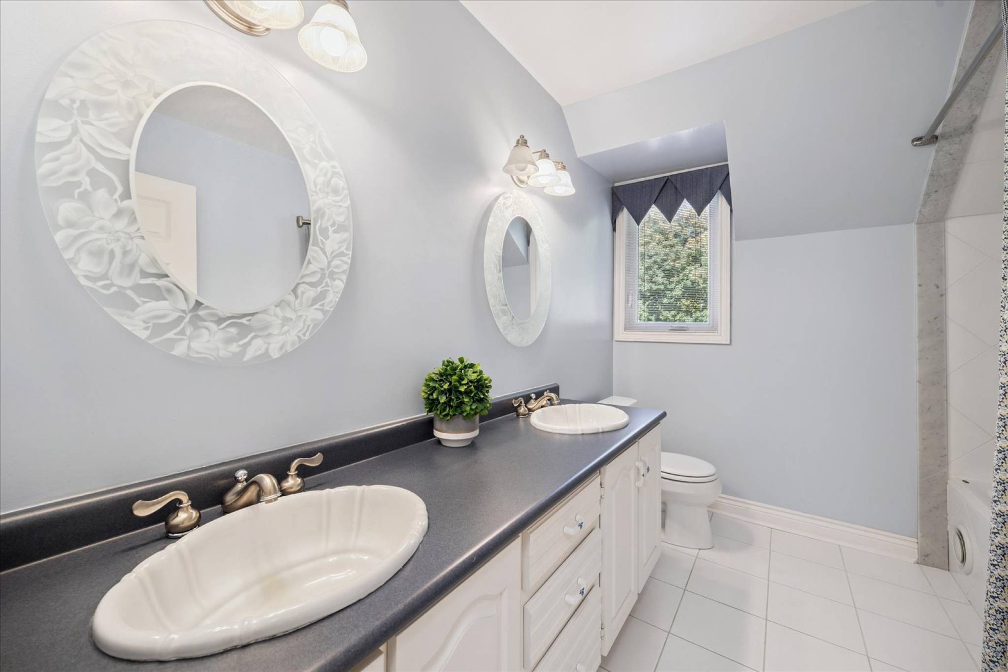 15 Skyridge Crt, Stouffville - Approx 7,000 Sq/ft Total Living Space on 5 Acres