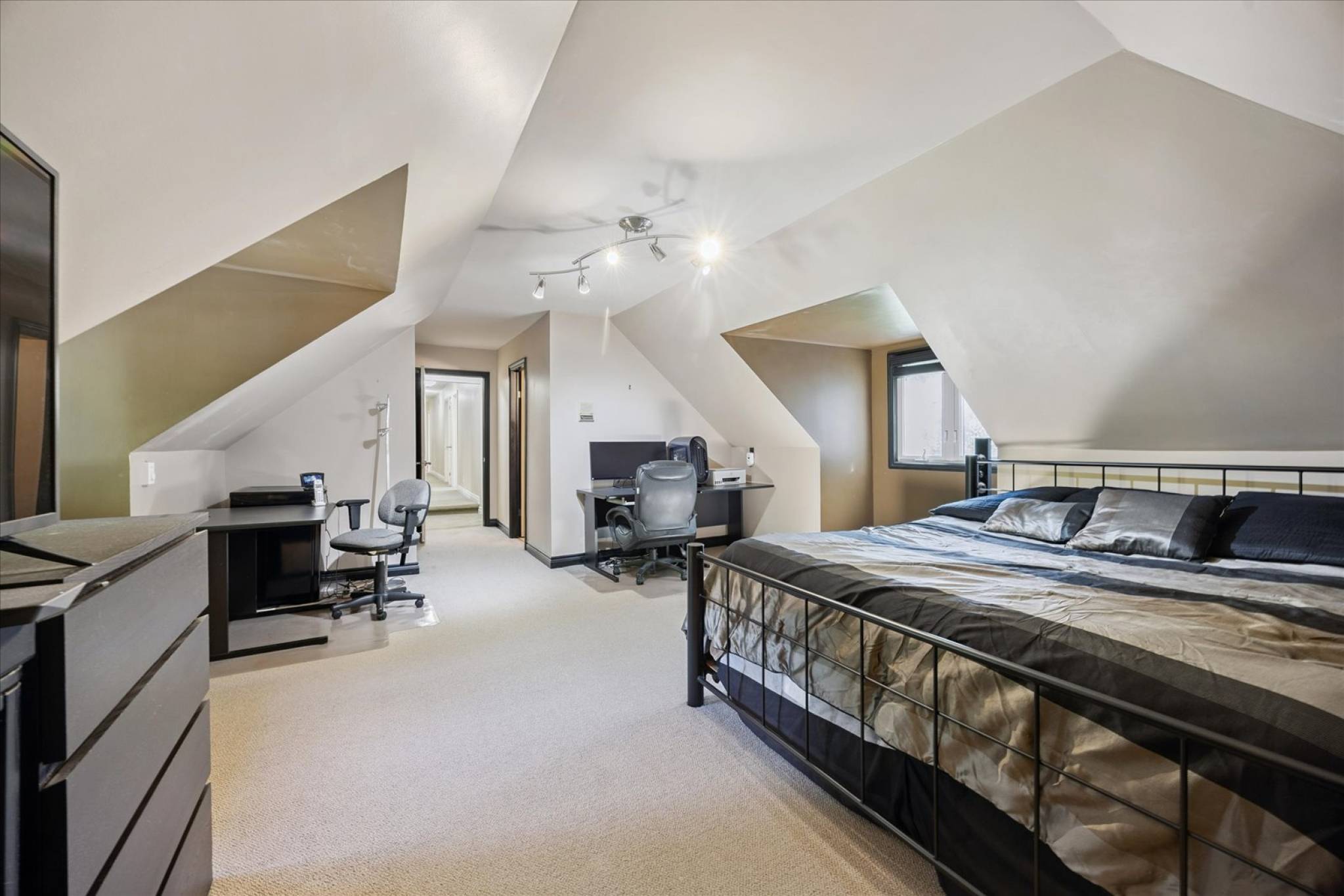 15 Skyridge Crt, Stouffville - Approx 7,000 Sq/ft Total Living Space on 5 Acres