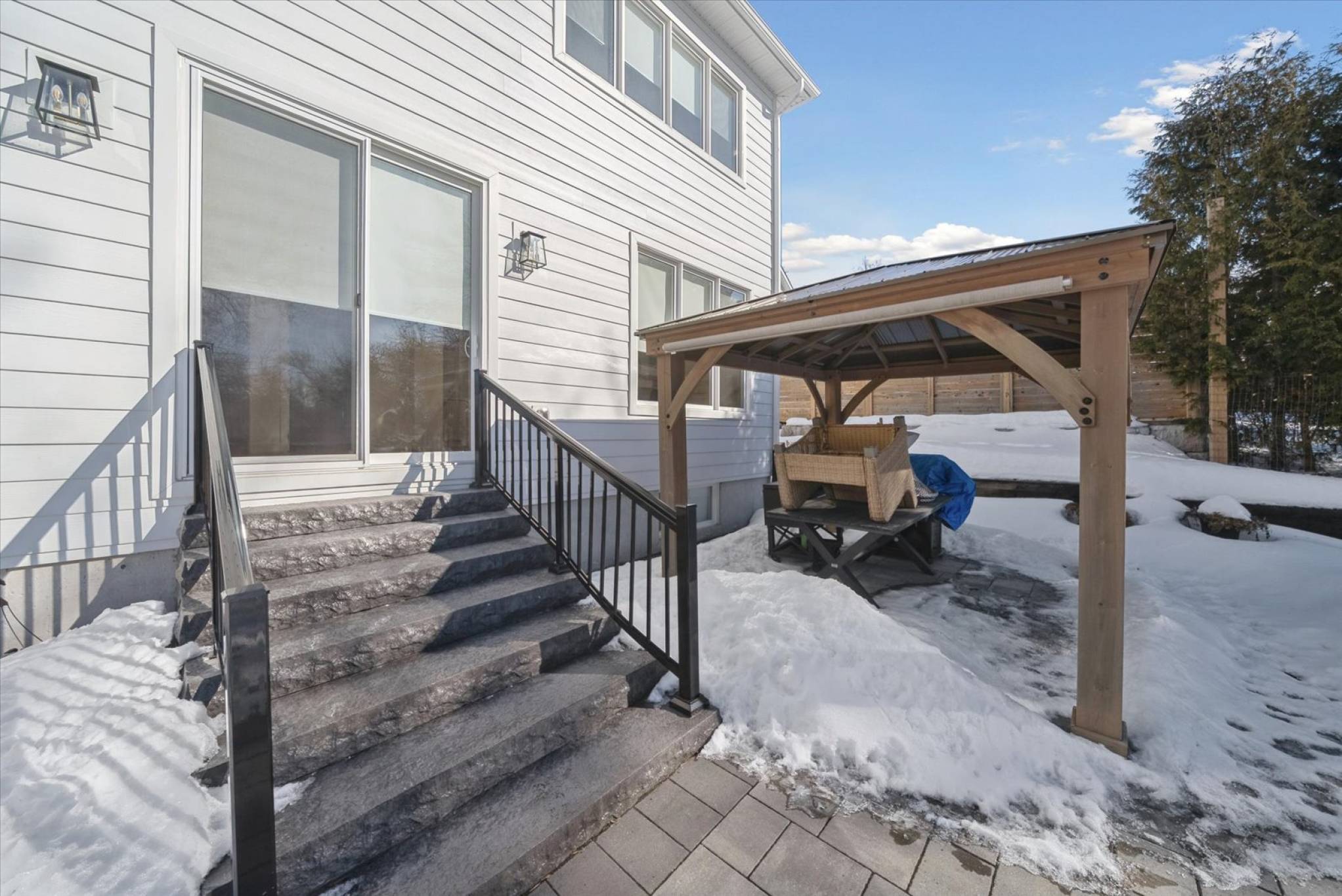 18 Victora Dr, Uxbridge