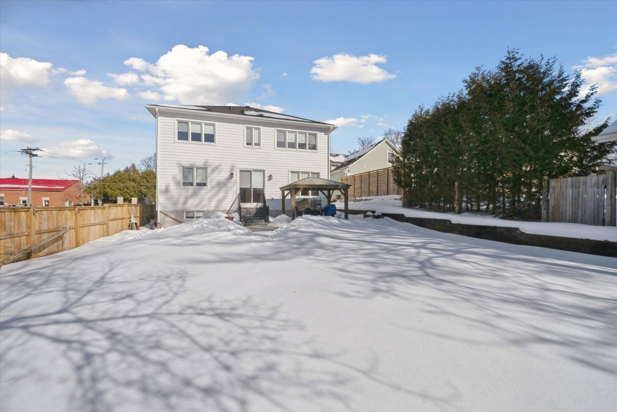 18 Victora Dr, Uxbridge