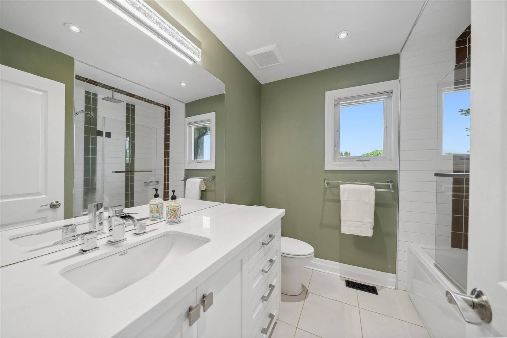 23 Silver Spring Cres, Uxbridge