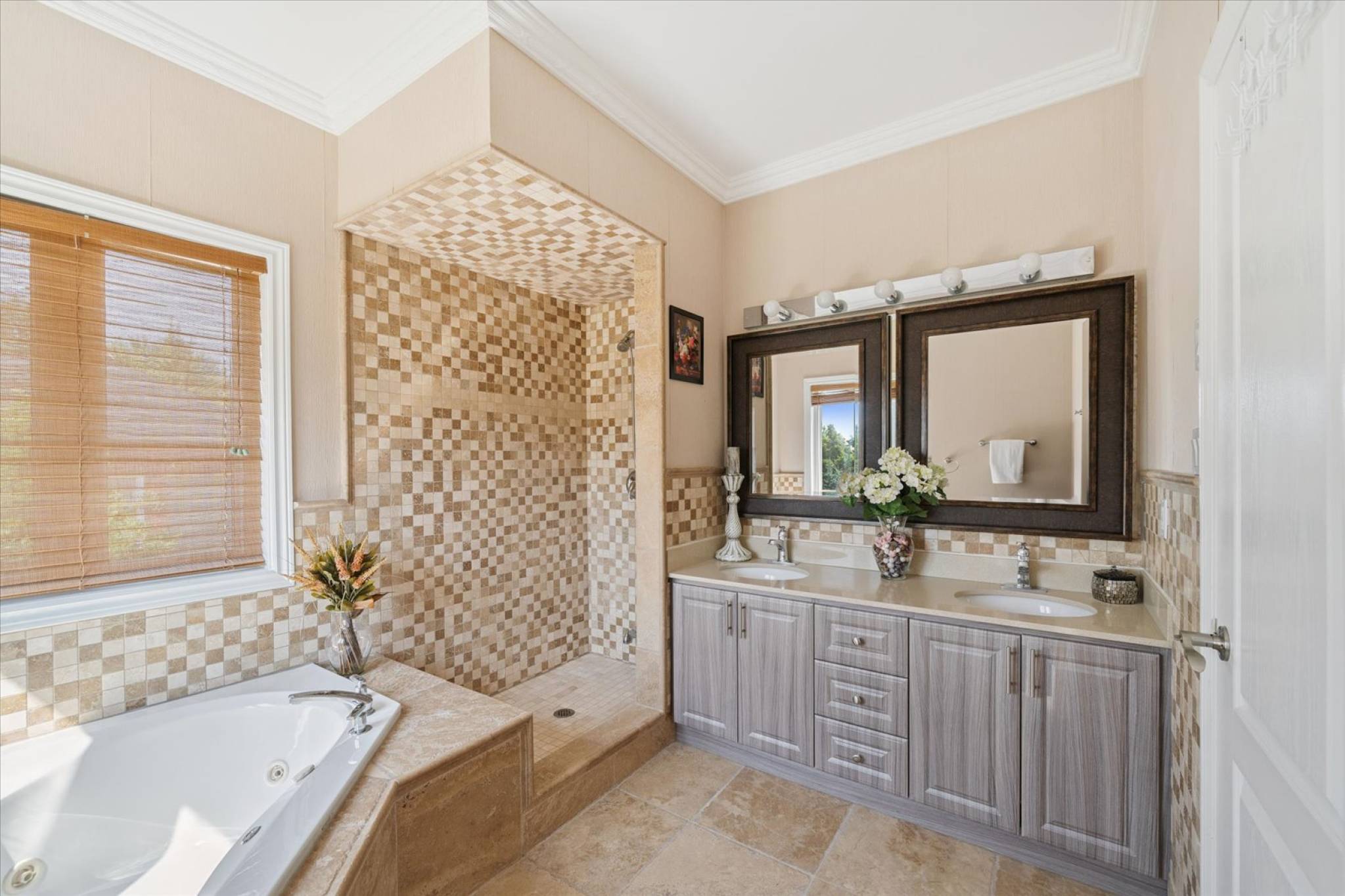 39 Deer Ridge Rd, Uxbridge - Executive Bungalow on 1 Acres in Goodwood