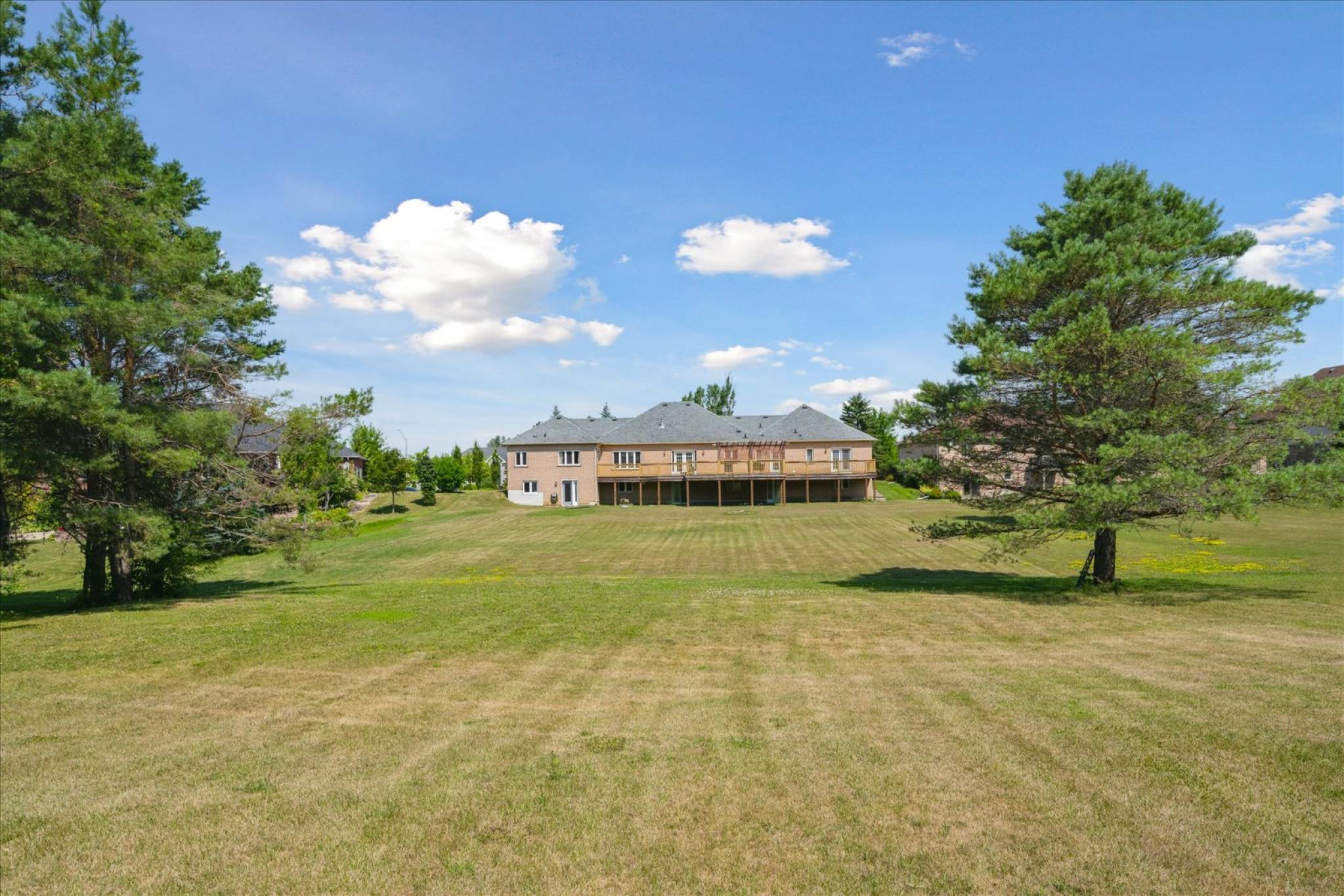 39 Deer Ridge Rd, Uxbridge - Executive Bungalow on 1 Acres in Goodwood