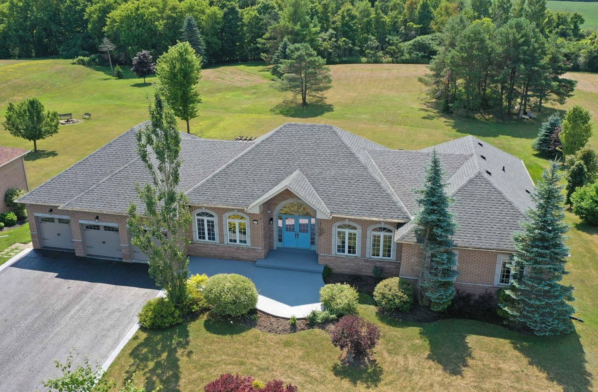 39 Deer Ridge Rd, Uxbridge - Executive Bungalow on 1 Acres in Goodwood