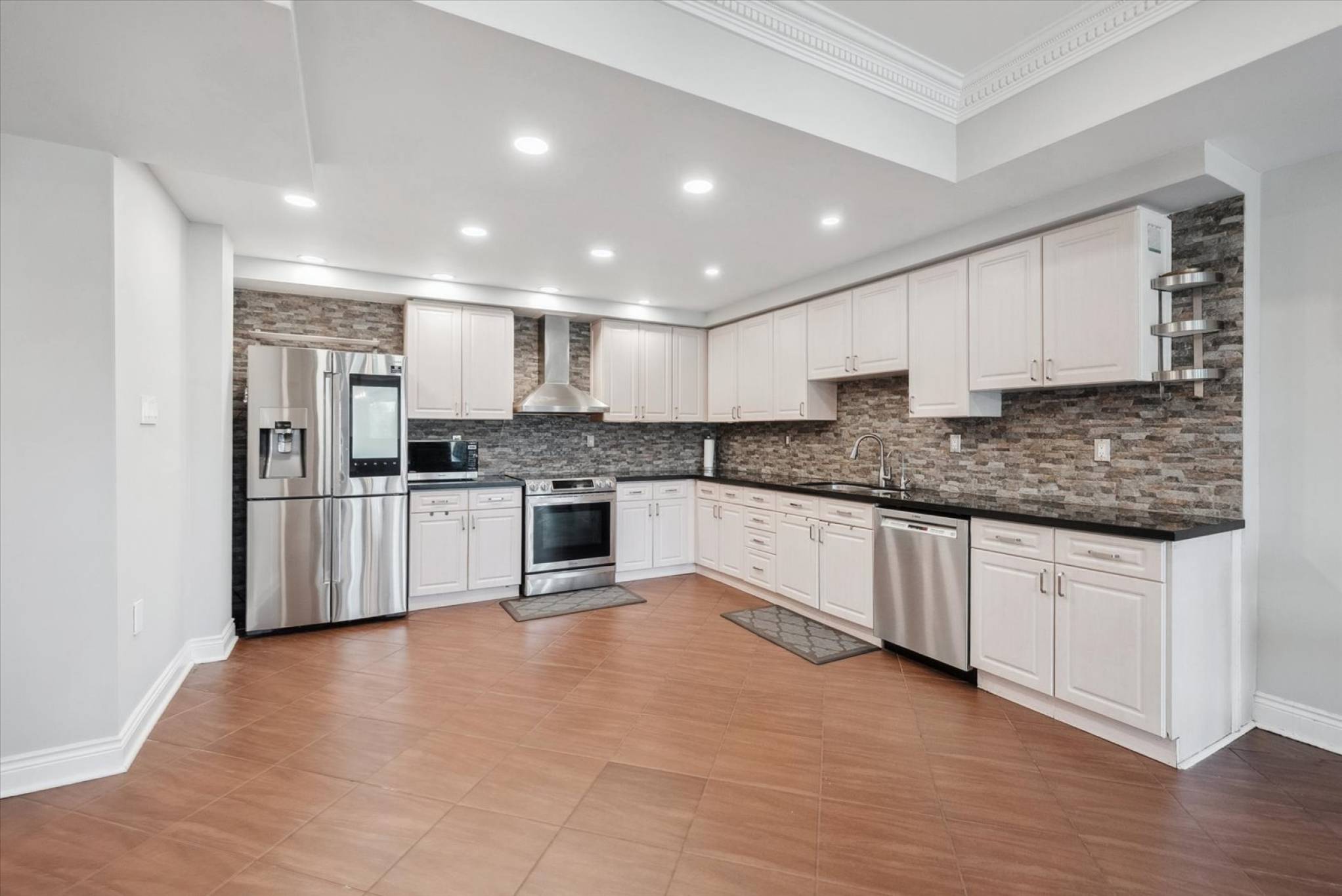 9 Raeview Dr, Stouffville