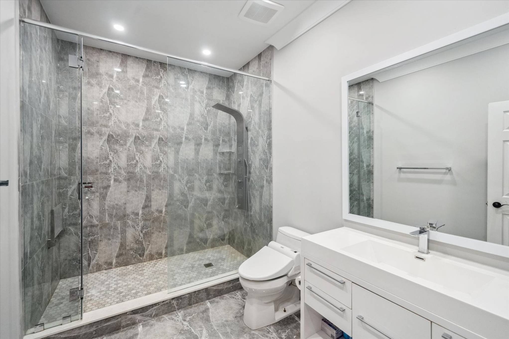 9 Raeview Dr, Stouffville