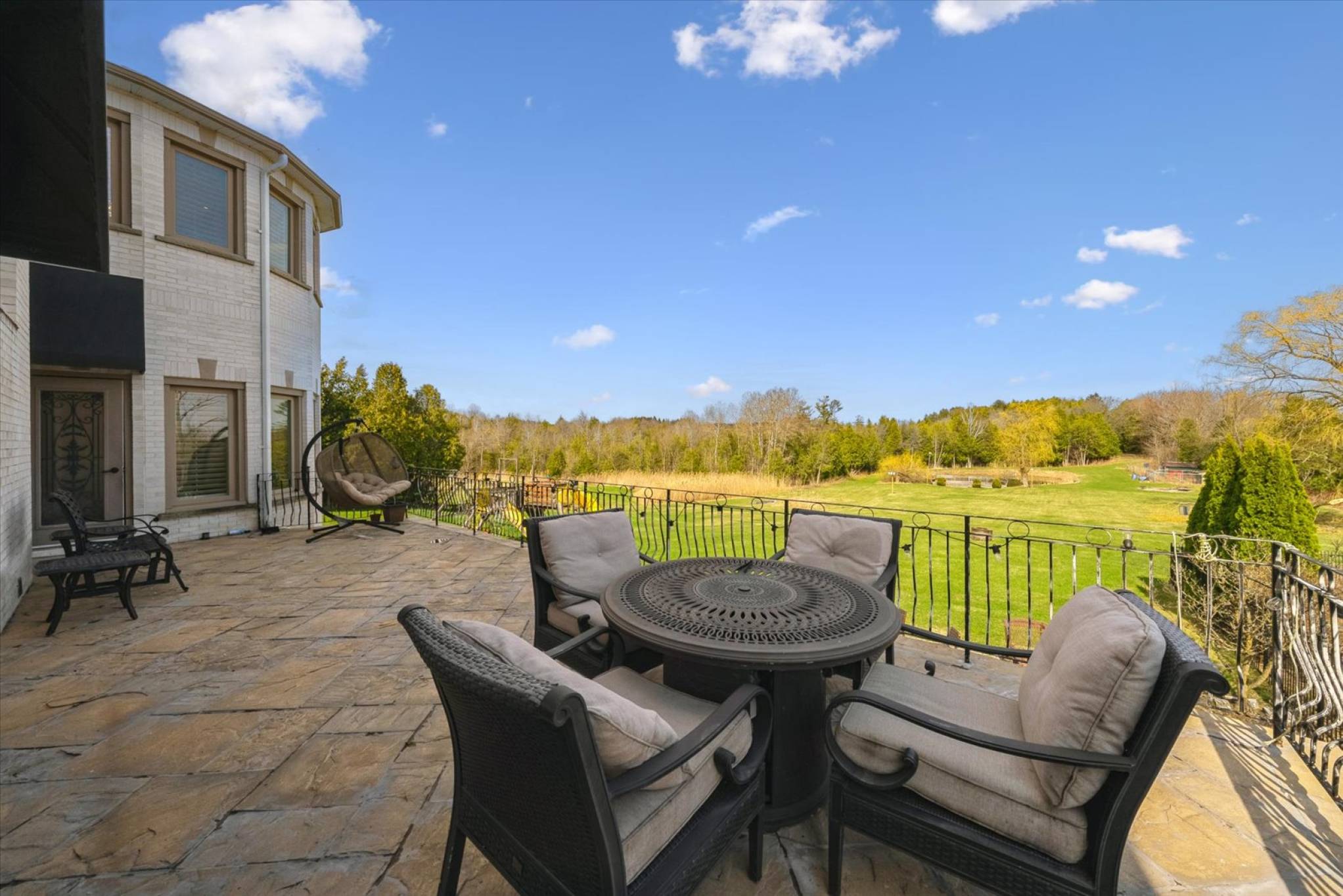 9 Raeview Dr, Stouffville