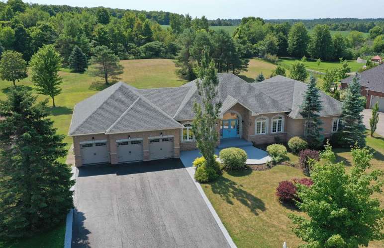 39 Deer Ridge Rd, Uxbridge - Executive Bungalow on 1 Acres in Goodwood